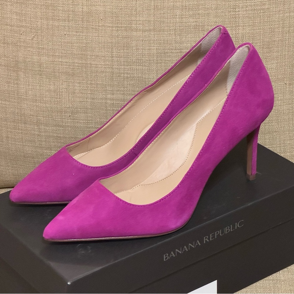 Banana Republic Madison Rounded Topline 12-Hour Pump Neon Purple Suede size 10